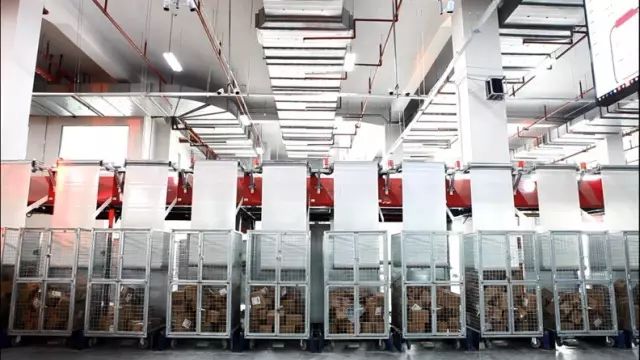 1、亞馬遜的智能機器人Kiva技術(shù)